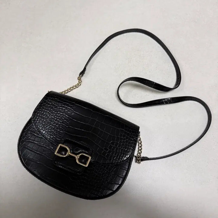 [BUNJANG] H&amp;M Black Chain Crossbody Bag / H&amp;M 블랙 체인 크로스백