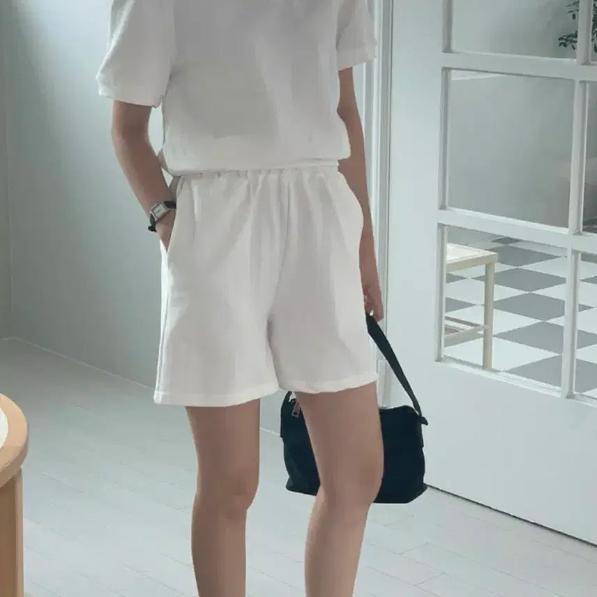 [BUNJANG] Dalt White V-Neck Summer Short-Sleeved Training Set / 새상품) 달트 흰색 브이넥 여름 반팔 상하의 트레이닝 세트 프리사이즈
