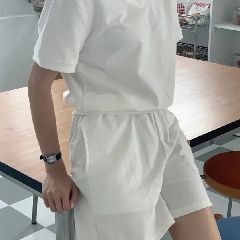 [BUNJANG] Dalt White V-Neck Summer Short-Sleeved Training Set / 새상품) 달트 흰색 브이넥 여름 반팔 상하의 트레이닝 세트 프리사이즈