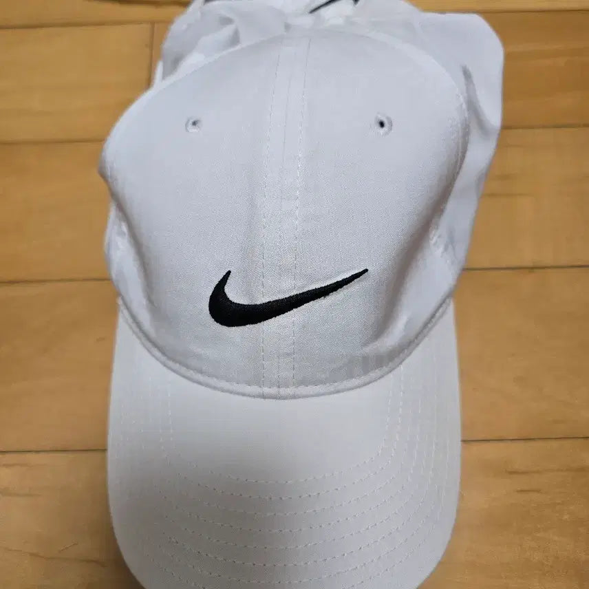 [BUNJANG] Nike White Ball Cap / 나이키 화이트 볼캡