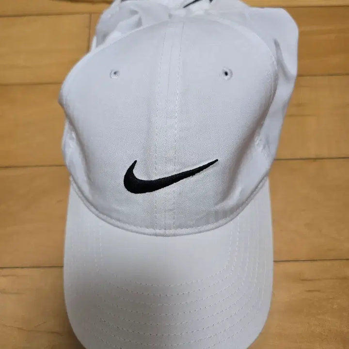 [BUNJANG] Nike White Ball Cap / 나이키 화이트 볼캡