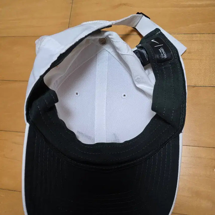 [BUNJANG] Nike White Ball Cap / 나이키 화이트 볼캡