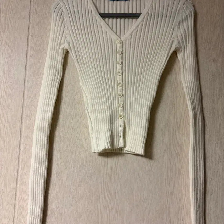 [BUNJANG] Pale Jade V-Neck Cardigan / 페일제이드 맥가디건 브이넥 화이트