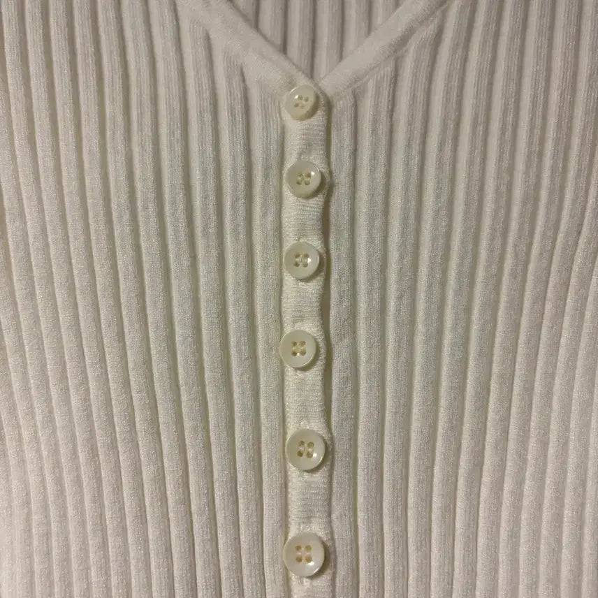 [BUNJANG] Pale Jade V-Neck Cardigan / 페일제이드 맥가디건 브이넥 화이트