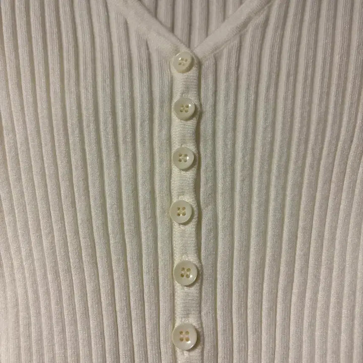 [BUNJANG] Pale Jade V-Neck Cardigan / 페일제이드 맥가디건 브이넥 화이트