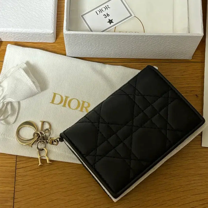 [BUNJANG] Dior Lady Dior Bloom Card Wallet / (새상품급) 디올 레이디 디올 블룸 카드지갑