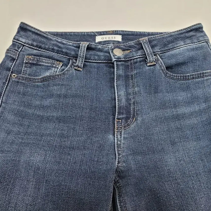 [BUNJANG] GUESS Bootcut Denim Jeans / GUESS 23FW 부츠컷 데님 청바지 / 여 64 (26) 중청 스판