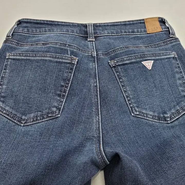 [BUNJANG] GUESS Bootcut Denim Jeans / GUESS 23FW 부츠컷 데님 청바지 / 여 64 (26) 중청 스판