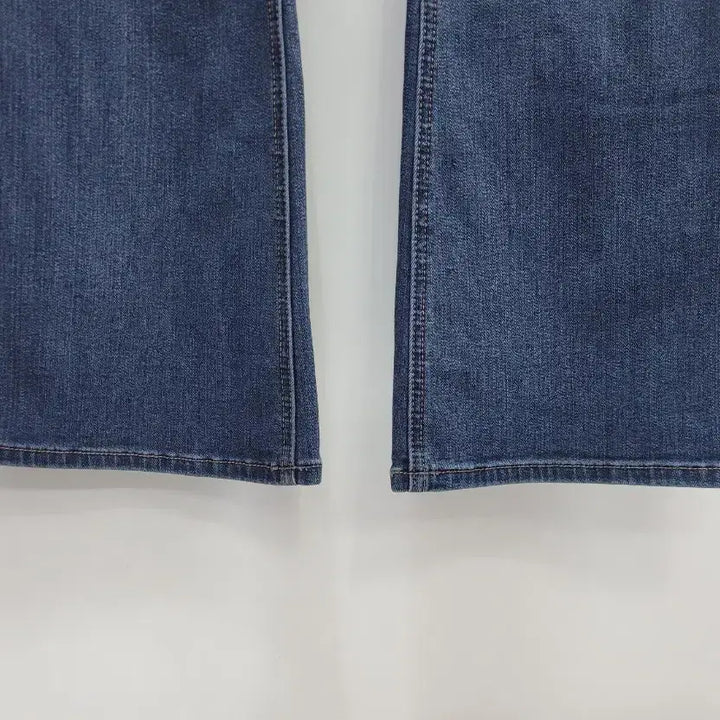 [BUNJANG] GUESS Bootcut Denim Jeans / GUESS 23FW 부츠컷 데님 청바지 / 여 64 (26) 중청 스판