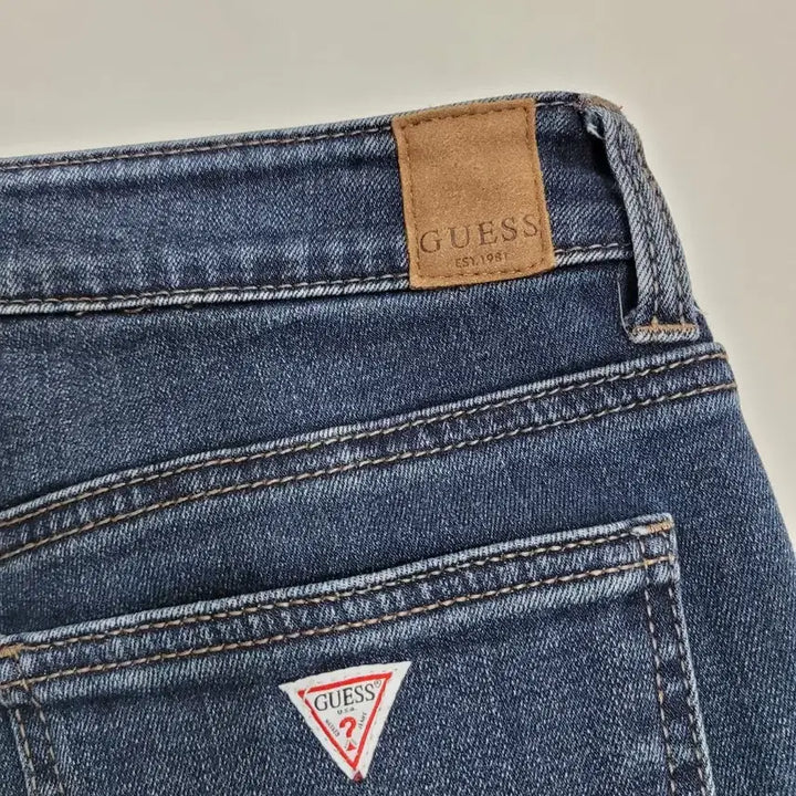 [BUNJANG] GUESS Bootcut Denim Jeans / GUESS 23FW 부츠컷 데님 청바지 / 여 64 (26) 중청 스판