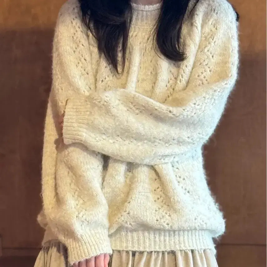 [BUNJANG] Ena Han Ivory Punching Knit Sweater / (새상품) 이나한 아이보리 펀칭 니트 스웨터