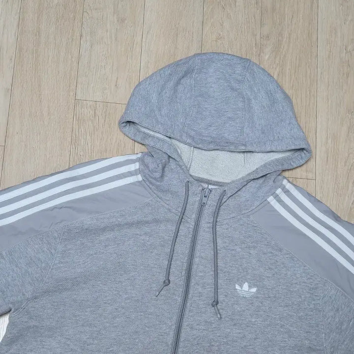 [BUNJANG] Adidas Gray Pagayan Three-Stripe Hoodie / L) 아디다스 그레이 파가이안 삼선 후드집업