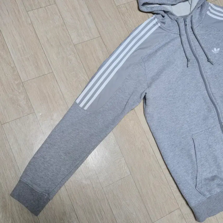 [BUNJANG] Adidas Gray Pagayan Three-Stripe Hoodie / L) 아디다스 그레이 파가이안 삼선 후드집업