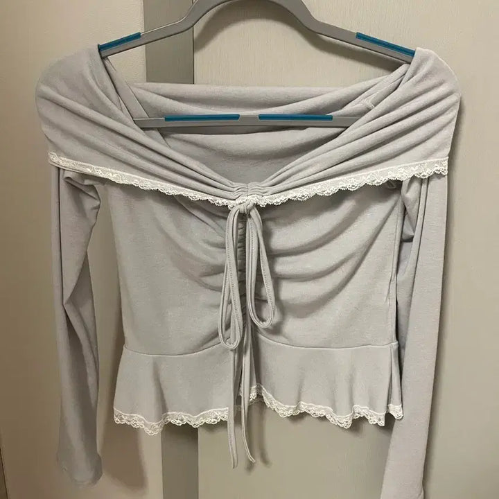 [BUNJANG] Peter &amp; Wendy Rany Off-Shoulder Top &amp; Skirt Set (S) / 피터앤웬디 라니 셔링 오프숄더 티셔츠 연그레이+스커트(s) 셋업 새상품
