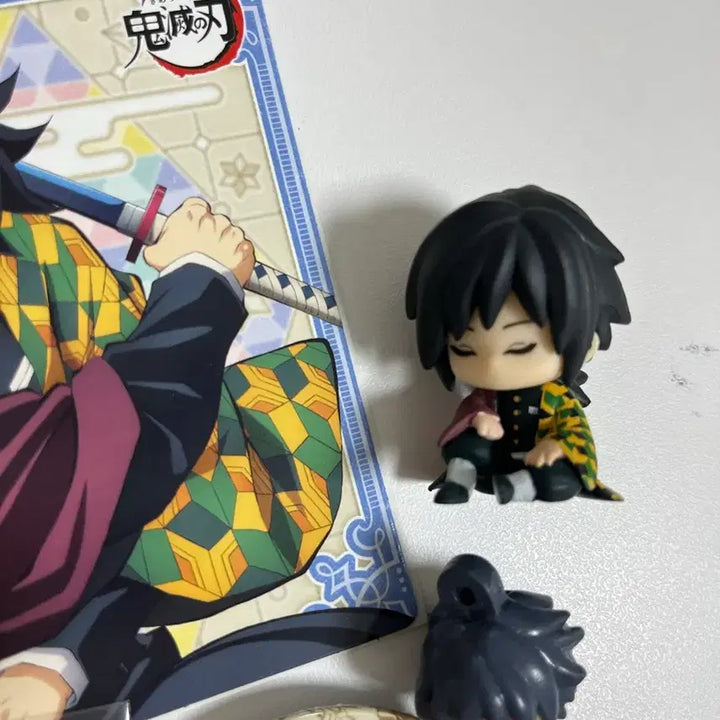 [BUNJANG] Demon Slayer Giyu Tomioka &amp; Nezuko Kamado Bundle Set / 일괄) 귀멸의 칼날 토미오카 기유 네무라세타이 뱃지 카드 자석 가챠배스밤