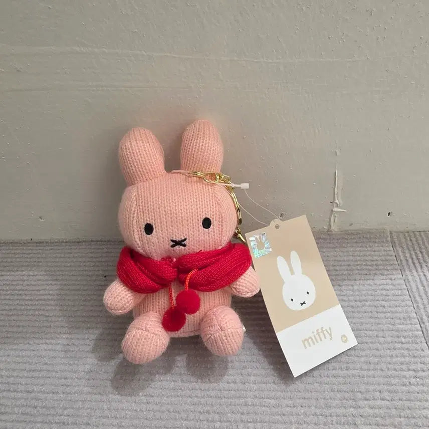 [BUNJANG] Miffy Pink Knit Cape Doll Keychain / 미피 핑크 니트 망토 망또 인형 키링