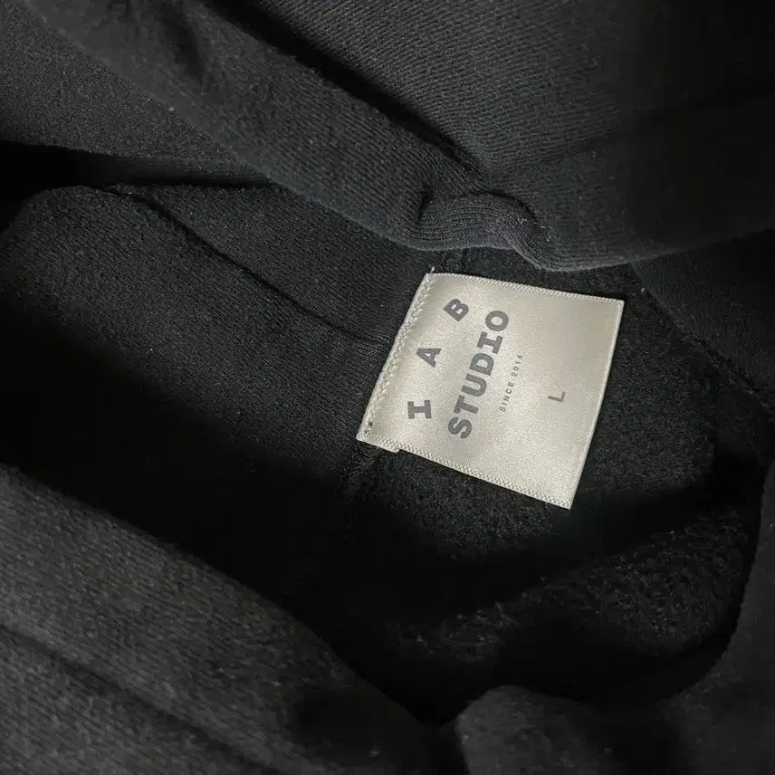 [BUNJANG] Iab Studio Hoodie Black White (2022 / L) / (22년도/L) 아이앱스튜디오 후드 블랙화이트