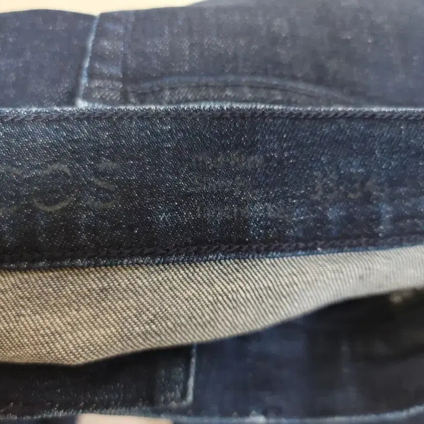 [BUNJANG] COS Mid-Rise Slim Fit Jeans / (34)COS 코스 미드라이즈 슬림핏 청바지 판매합니다