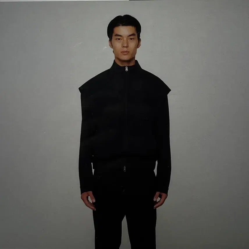 [BUNJANG] AMOMENTO High Neck Detachable Sleeve Jumper Black M / 아모멘토 하이 넥 디테쳐블 슬리브 점퍼 블랙 M