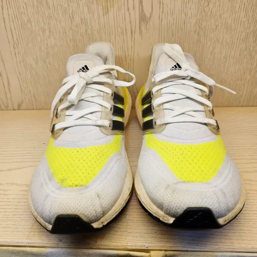 [BUNJANG] Adidas Ultraboost White/Yellow Sneakers / 아디다스 울트라부스트 화이트/옐로우 운동화