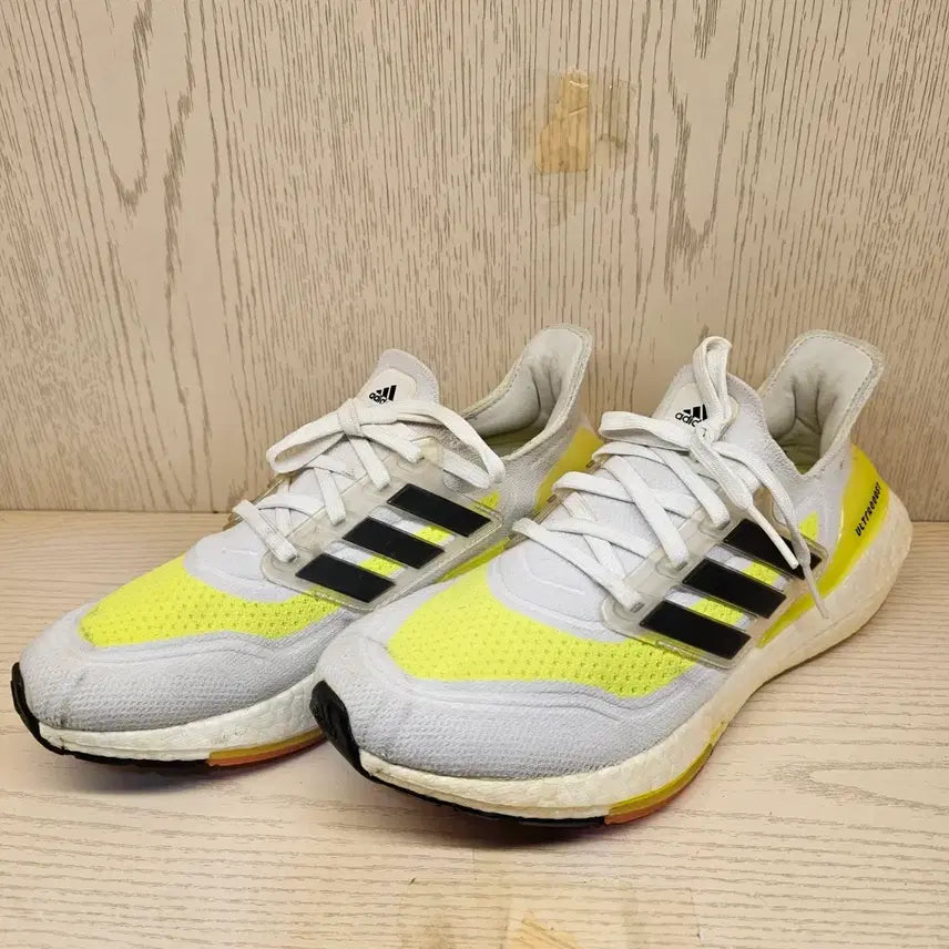 [BUNJANG] Adidas Ultraboost White/Yellow Sneakers / 아디다스 울트라부스트 화이트/옐로우 운동화