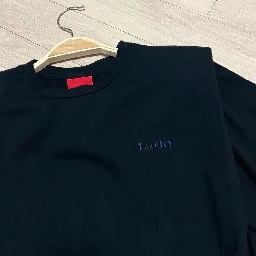 [BUNJANG] Lucky Chouette Shoulder Pad Knot Detail T-Shirt / 21년 럭키슈에뜨 숄더패드 묶음 반팔 티셔츠 로고자수 매듭 타이 블랙검정