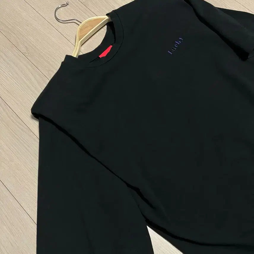 [BUNJANG] Lucky Chouette Shoulder Pad Knot Detail T-Shirt / 21년 럭키슈에뜨 숄더패드 묶음 반팔 티셔츠 로고자수 매듭 타이 블랙검정