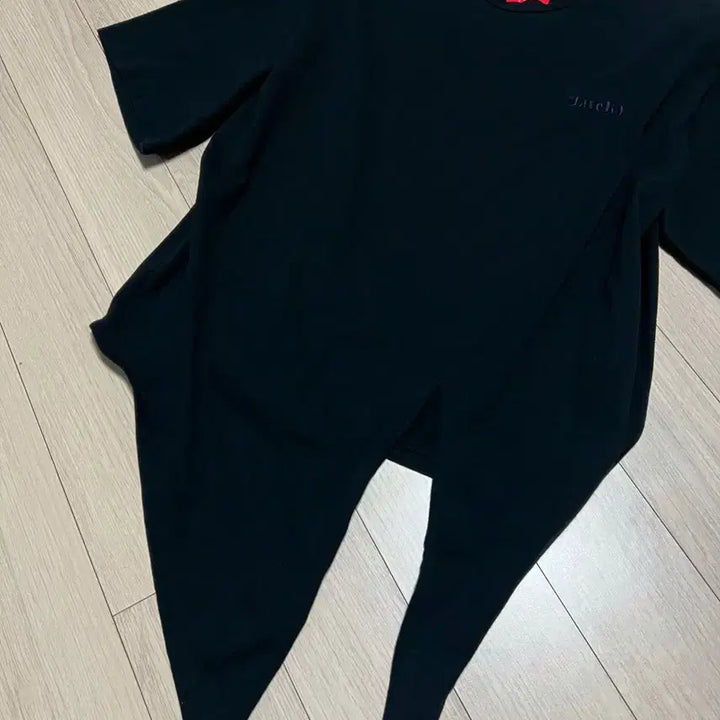 [BUNJANG] Lucky Chouette Shoulder Pad Knot Detail T-Shirt / 21년 럭키슈에뜨 숄더패드 묶음 반팔 티셔츠 로고자수 매듭 타이 블랙검정