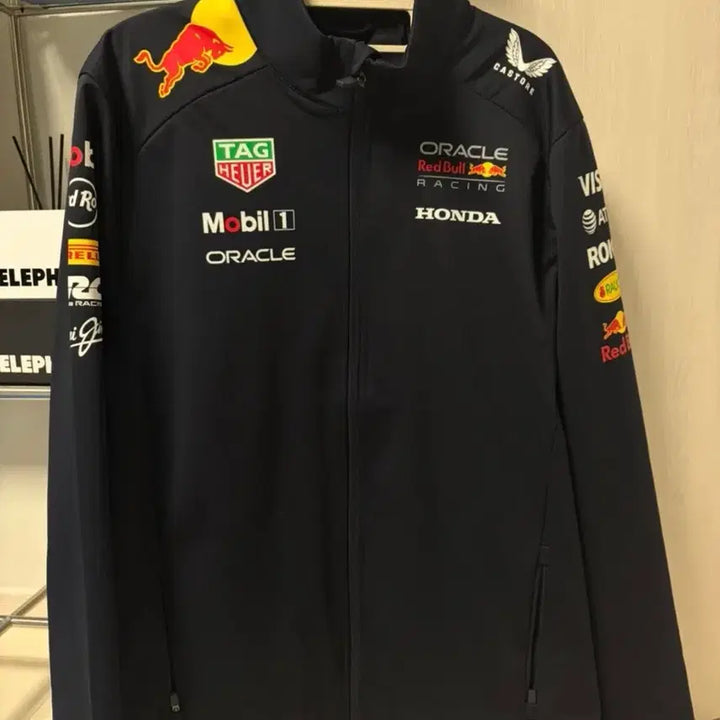 [BUNJANG] Castore Red Bull F1 Racing Softshell Jacket L / Castore 공식 레드불 F1 레이싱 소프트쉘 자켓 L