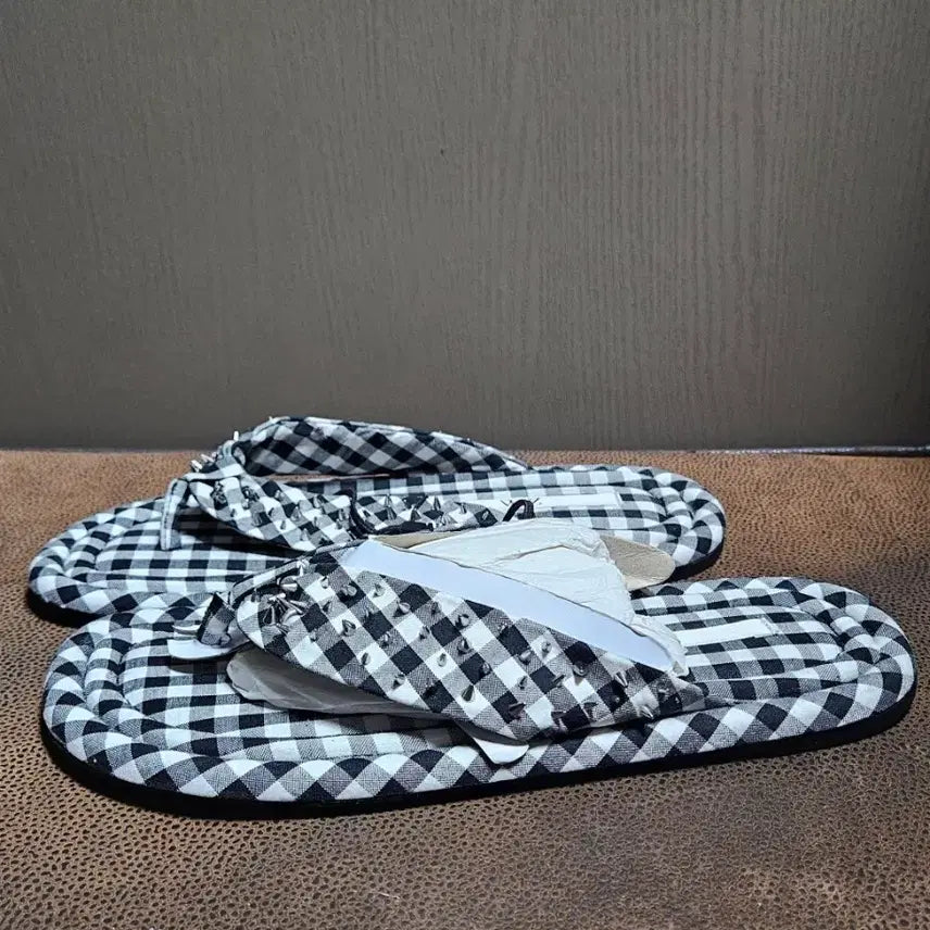 [SOLD OUT] 자라 체크원단 스터드 쪼리 슬리퍼(38) 새상품