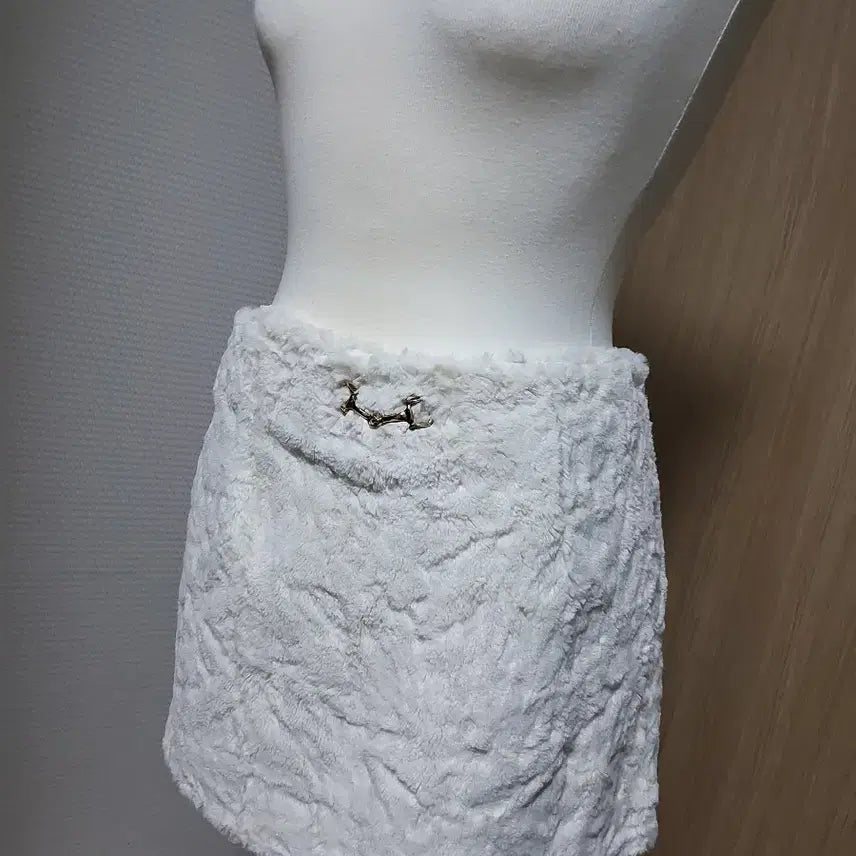 [SOLD OUT] 아이보리 퍼 미니스커트 M