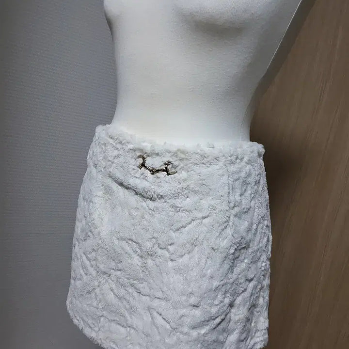 [SOLD OUT] 아이보리 퍼 미니스커트 M
