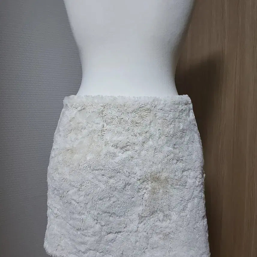 [SOLD OUT] 아이보리 퍼 미니스커트 M
