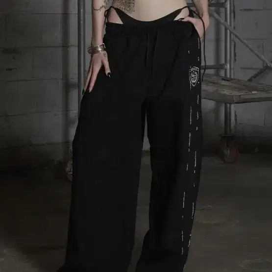 [BUNJANG] Unive Black Beaded Track Pants / 어니브 비즈 트랙 팬츠 블랙