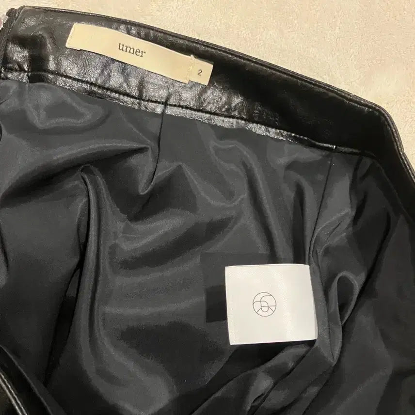 [BUNJANG] YUMER Fake Leather Mini Skirt / 유메르 페이크레더 스커트