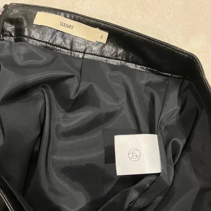 [BUNJANG] YUMER Fake Leather Mini Skirt / 유메르 페이크레더 스커트