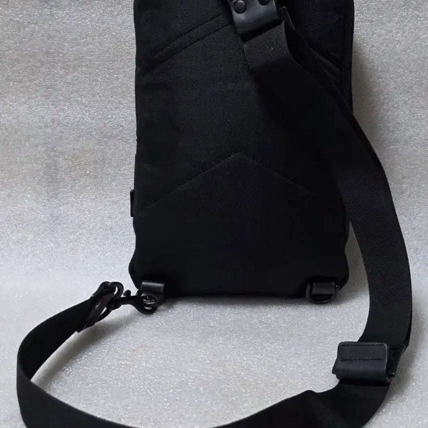 [BUNJANG] KANGOL Alive Sling Bag / 캉골 KANGOL 1207 Alive Sling Bag 슬링백