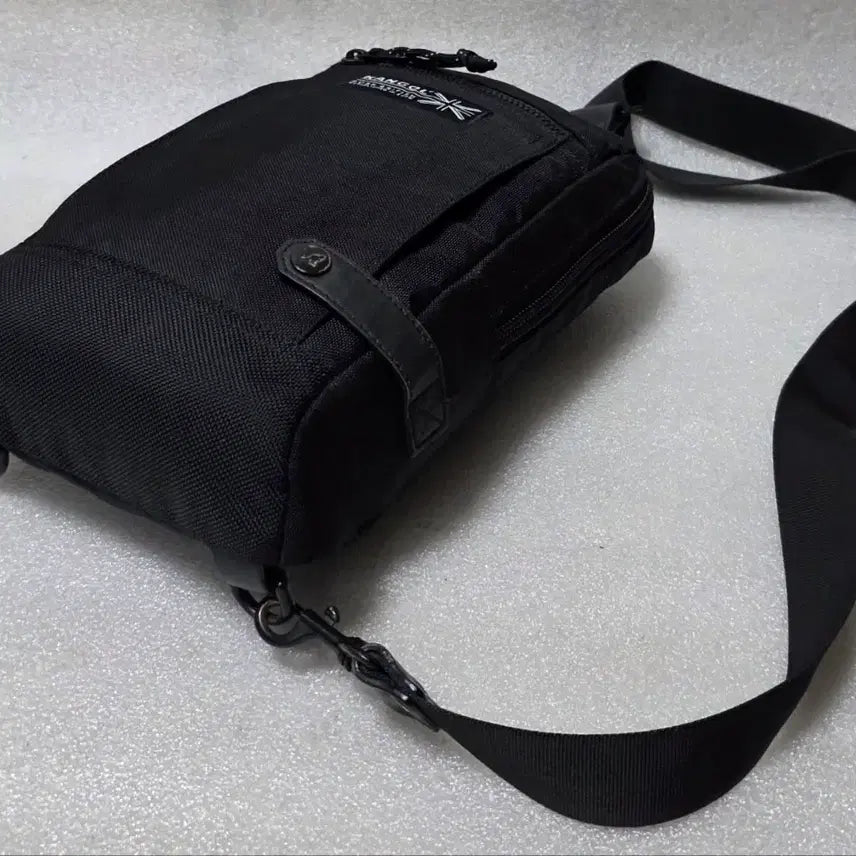 [BUNJANG] KANGOL Alive Sling Bag / 캉골 KANGOL 1207 Alive Sling Bag 슬링백