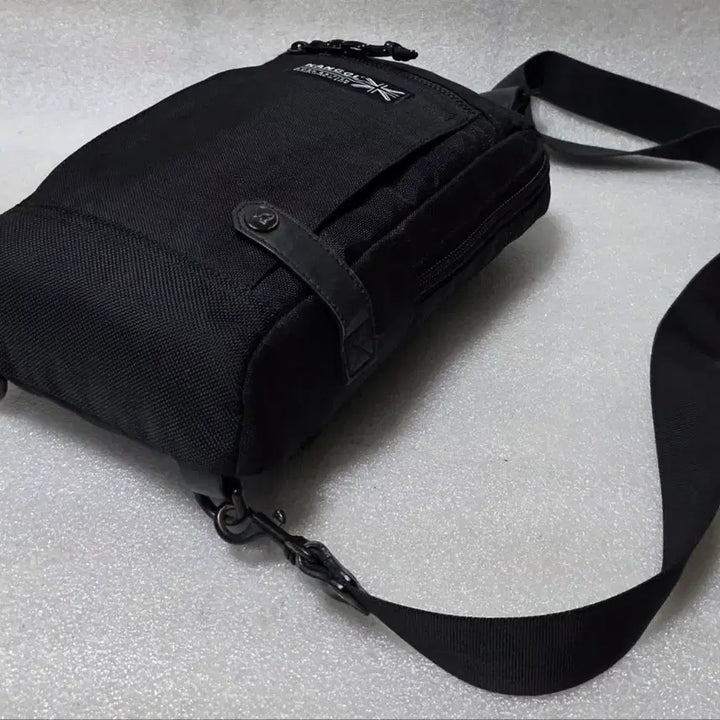 [BUNJANG] KANGOL Alive Sling Bag / 캉골 KANGOL 1207 Alive Sling Bag 슬링백