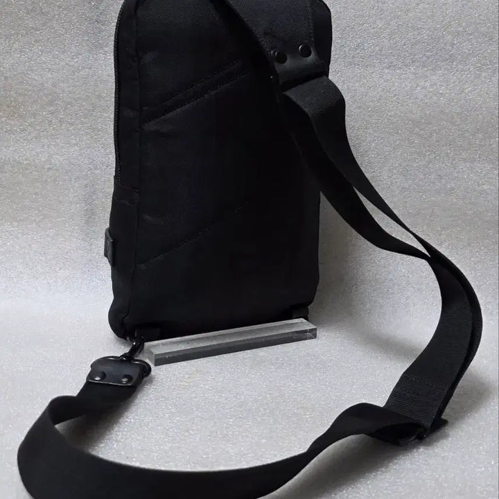 [BUNJANG] KANGOL Alive Sling Bag / 캉골 KANGOL 1207 Alive Sling Bag 슬링백
