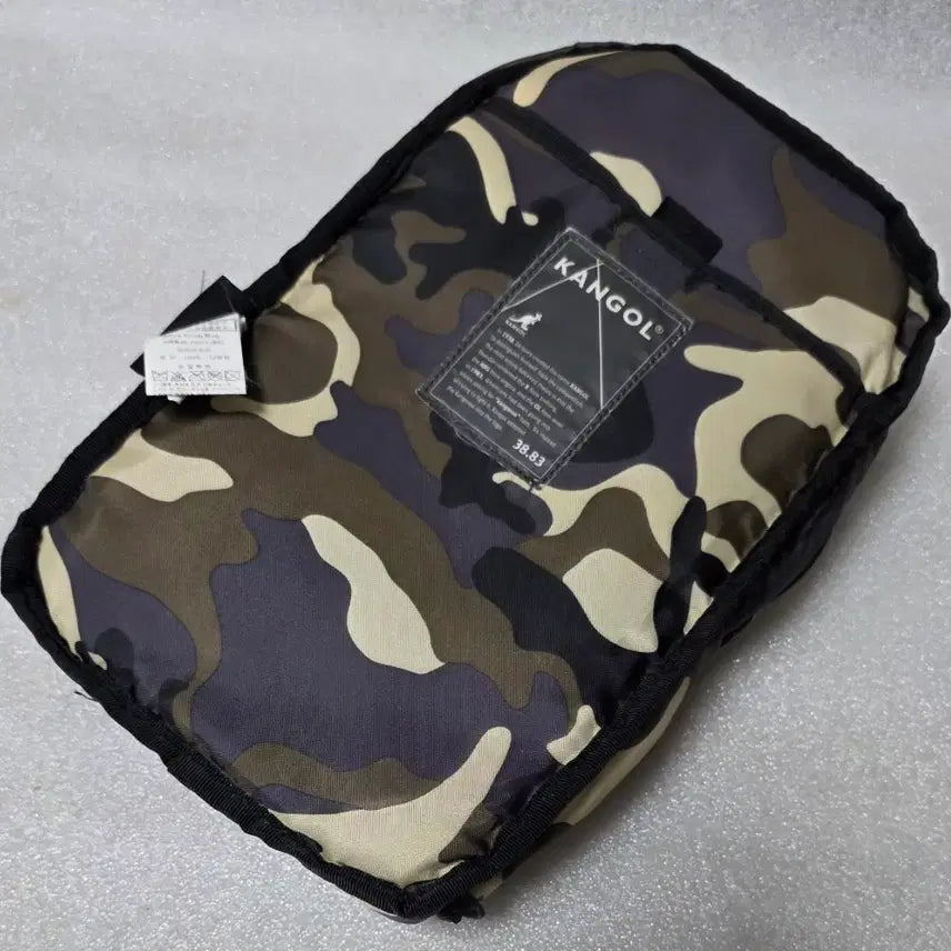 [BUNJANG] KANGOL Alive Sling Bag / 캉골 KANGOL 1207 Alive Sling Bag 슬링백