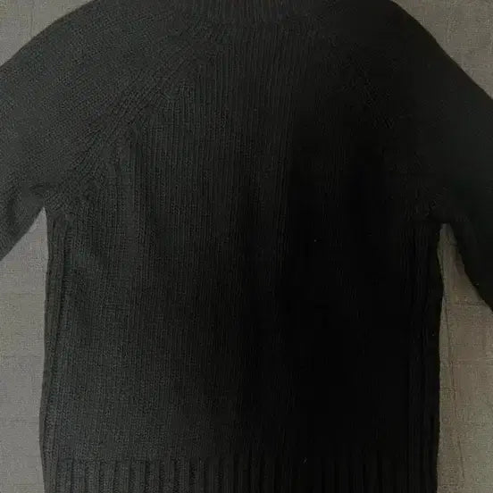 [BUNJANG] V-Neck Long Sleeve Knit Top - Black / 브이넥 니트 긴팔 블랙