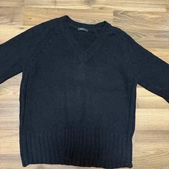 [BUNJANG] V-Neck Long Sleeve Knit Top - Black / 브이넥 니트 긴팔 블랙