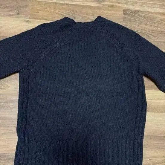 [BUNJANG] V-Neck Long Sleeve Knit Top - Black / 브이넥 니트 긴팔 블랙