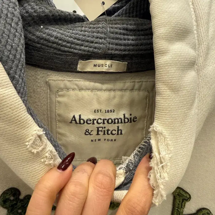 [BUNJANG] Abercrombie &amp; Fitch Track Embroidered Hoodie / 아베크롬비 앤 피치 A&amp;F 트랙 자수 후드티 U1165