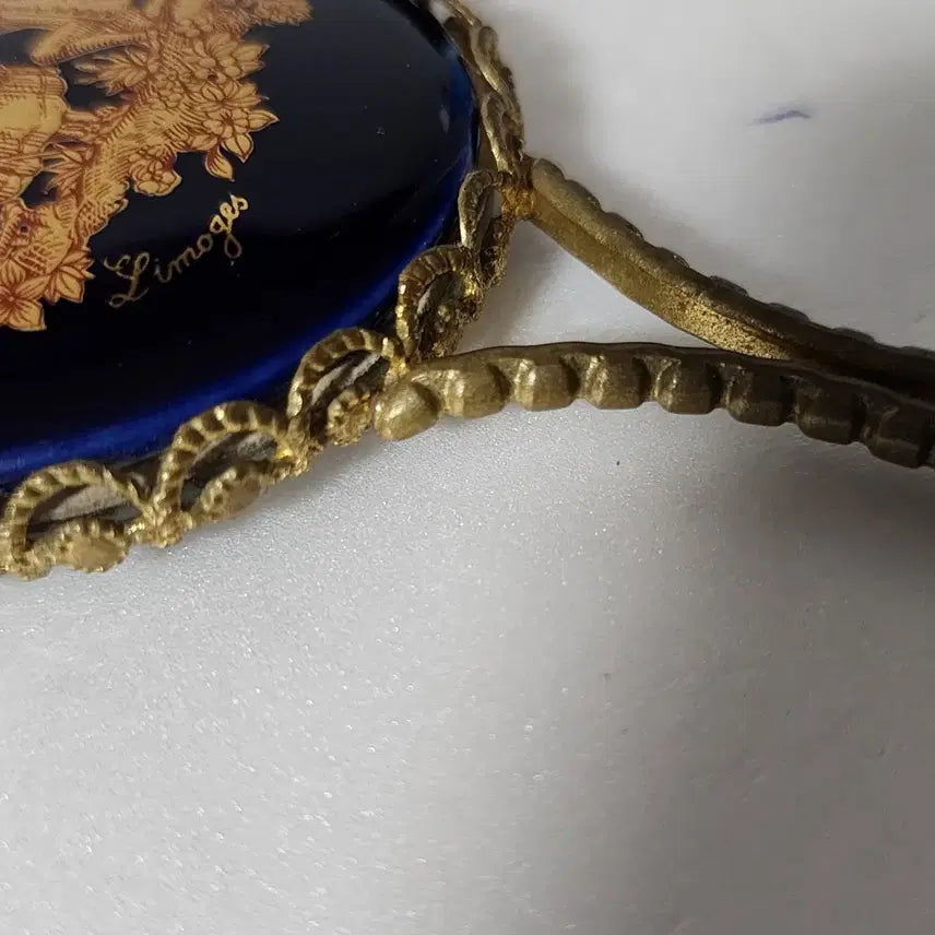 [BUNJANG] French Limoges Lovers Painting Porcelain Hand Mirror / 프랑스 리모지 연인 명화 포셀린 주물 손거울