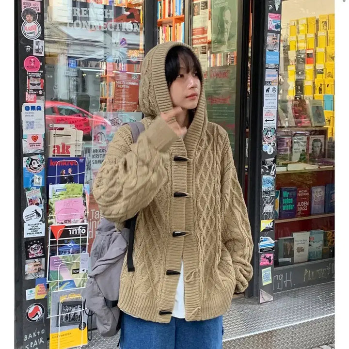 [BUNJANG] MADE Melt Oversized Cable Knit Duffle Hooded Cardigan (Beige) / [MADE] 멜트 오버핏 꽈배기 더플 후드 가디건(공용)(베이지)
