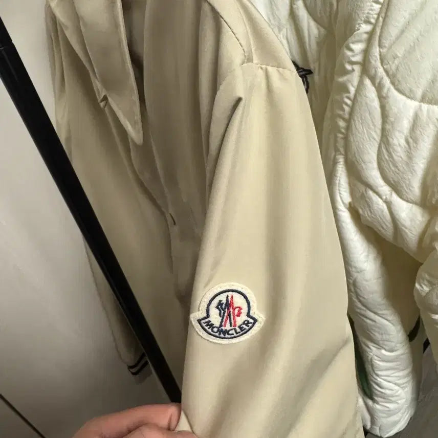 [BUNJANG] Moncler Beige Shirt Jacket / 몽클레어 베이지색 자켓 셔츠자켓