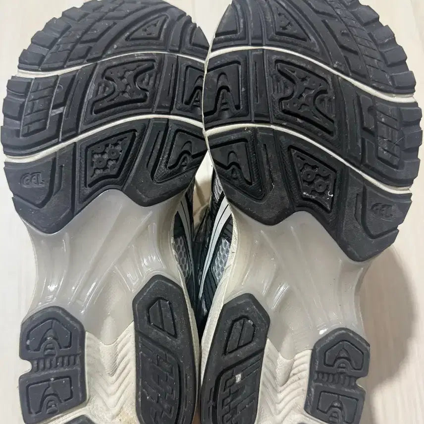 [BUNJANG] Asics Gel Kayano 14 Black Glacier Grey 250 Sneakers / 아식스 젤 카야노 14 블랙 글레이셔 그레이 250