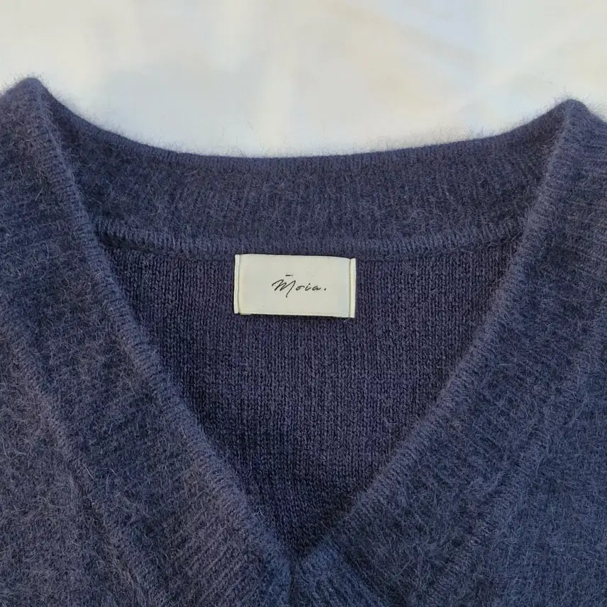 [BUNJANG] Moia V-Neck Drop Shoulder Knit Sweater / 모이아 브이넥 드롭숄더 니트 F